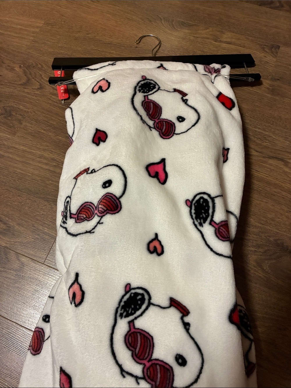 Peanuts White Snoopy Plush Throw with Hearts